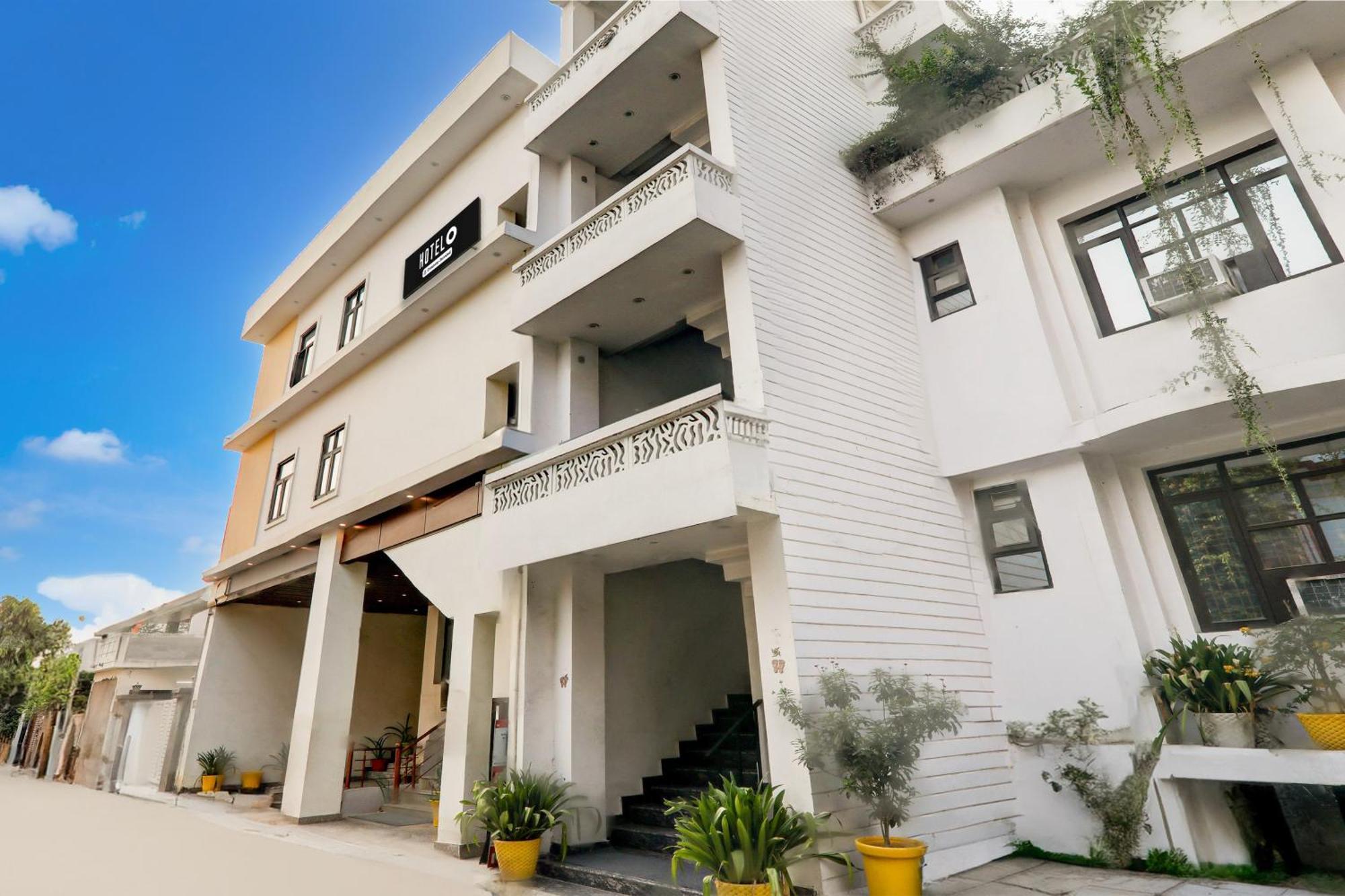 Super O Indira Nagar Hotel *