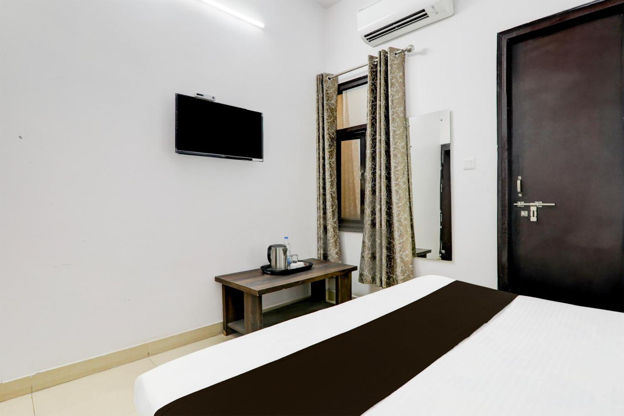 Super O Indira Nagar Hotel *